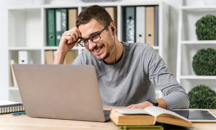 Como se preparar para abrir uma franquia: 6 cursos online que ajudam você a começar