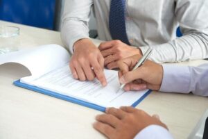 O que analisar no contrato de franquia antes de assinar?