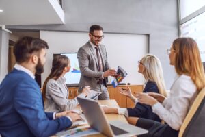 Liderança e gestão de equipes são habilidades essenciais para franqueados