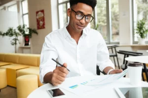 Quanto realmente ganha um franqueado? Entenda o lucro real por trás das franquias